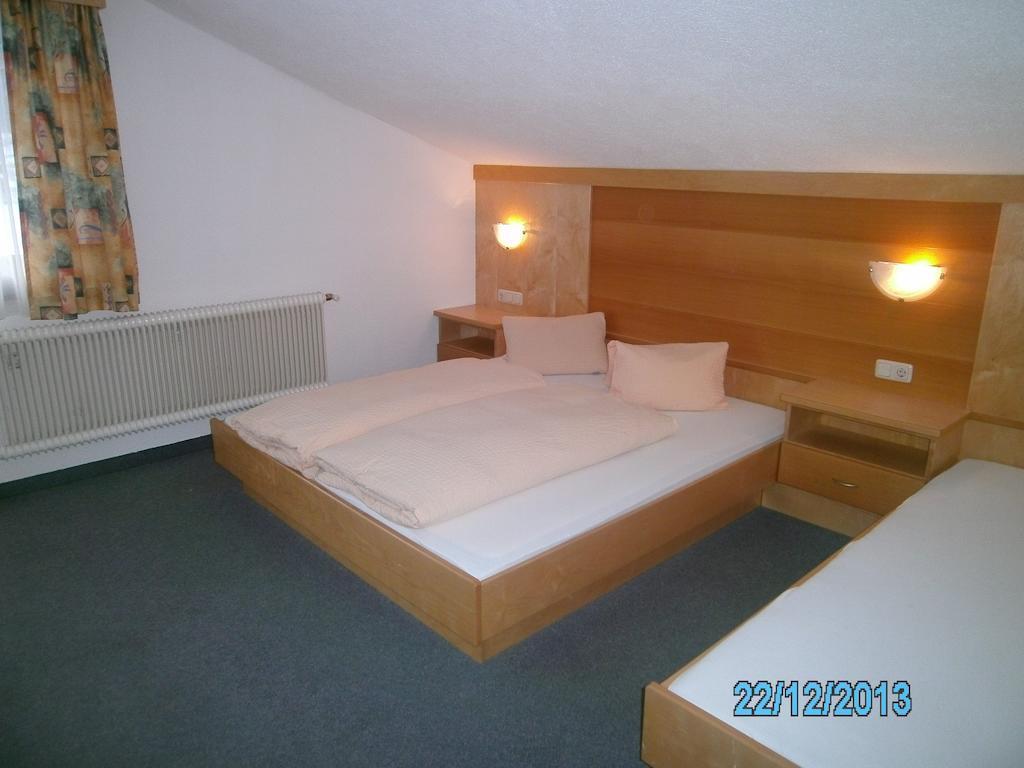 Gästehaus Hirschenhof Sölden Zimmer foto